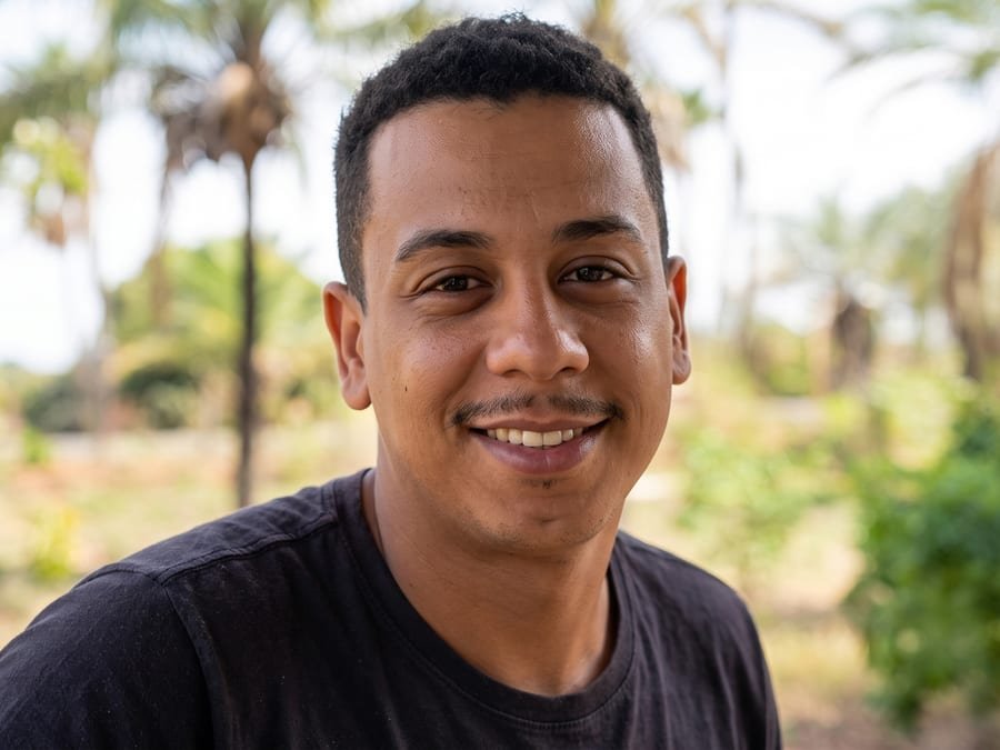 João gravando ao ar livre